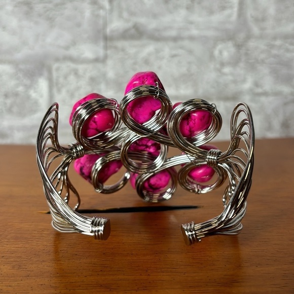 Pink Howlite Stone wired Bracelet - Picture 3 of 4